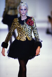 466995996_blumarine-fw-1994(10).thumb.jpg.28aa924a371890775f1b537d3395b031.jpg