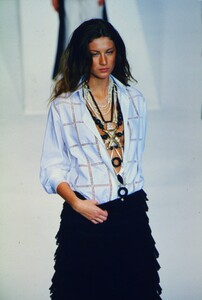 598470346_valentino-ss-1999(6).thumb.jpg.8595e693f9c0f0b420fa8aaf6653132f.jpg