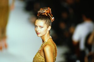 728934199_chloe-fw-1994(7).thumb.jpg.a2c0a7ae36bc3dbc06ea7e75425820ed.jpg