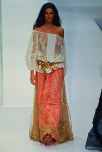 920559590_valentino-ss-1999(10).thumb.jpg.6b31b95848bd3ed553dfe7a1107672a4.jpg