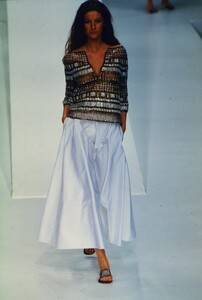 940856999_valentino-ss-1999(3).thumb.jpg.53c72a9c296df95fff8cc1d397572df2.jpg