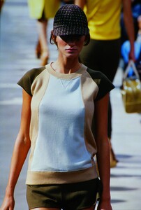 952664360_louis-vuitton-ss-2000(6).thumb.jpg.fb4f9d0eef844c3c139c2a119231956e.jpg