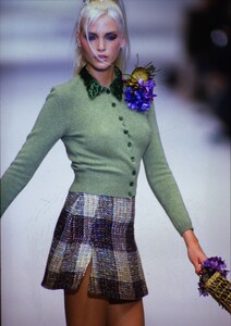 982361311_blumarine-fw-1994(3).thumb.jpg.54f1a7979537e12eec1089da98685e37.jpg