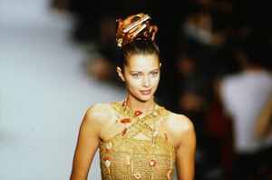 98890215_chloe-fw-1994(1).thumb.jpg.49e6b88f5bb6cf1aed6863237081e121.jpg
