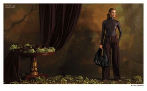 Holiday2019_BottegaVeneta_Spread_72dpi-min.max-1600x1600.thumb.jpg.10c1bd49e12c1b816faf09a2131c203f.jpg