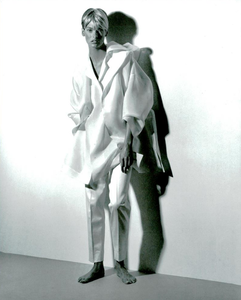 Meisel_Alberta_Ferretti_Spring_Summer_1991_08.thumb.png.86faf4d4afdec40367f2fc9116b628fe.png