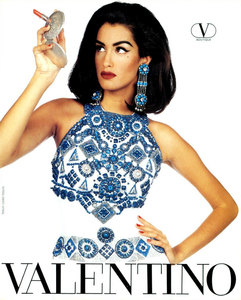 Meisel_Valentino_Spring_Summer_1991_02.thumb.png.acc8ed3715ee5716a6fc6109ee6c199f.png
