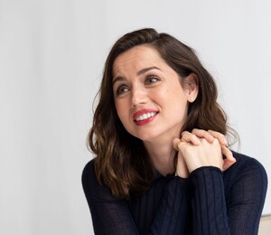 ana-de-armas-knives-out-photocall-in-beverly-hills-10.jpg