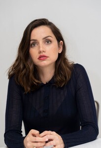 ana-de-armas-knives-out-photocall-in-beverly-hills-11.jpg