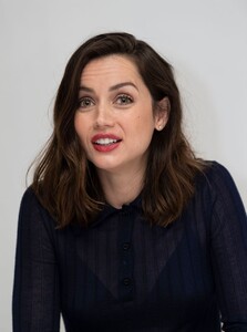 ana-de-armas-knives-out-photocall-in-beverly-hills-7.jpg