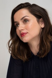 ana-de-armas-knives-out-photocall-in-beverly-hills-8.jpg