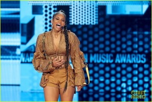ciara-amas-2019-08.jpg