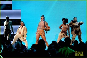 ciara-amas-2019-10.jpg