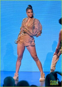 ciara-amas-2019-14.jpg