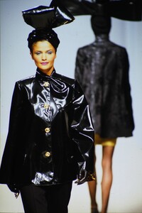 guy-laroche-hc-fw-1994.thumb.jpg.7b3a1c8f6807750b36e898be921735ea.jpg