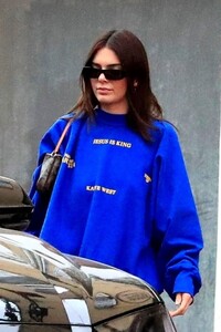 kendall-jenner-street-style-10-27-2019-4.jpg