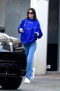 kendall-jenner-street-style-10-27-2019-8.jpg