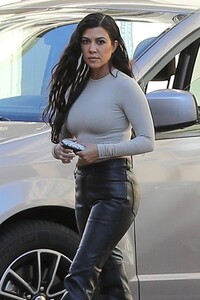 kourtney-kardashian-in-tight-grey-top-and-leather-trousers-10-23-2019-3.jpg