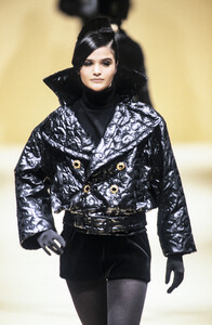 lanvin-fw-1989-3.thumb.jpg.8722d150ffe1cd87f30c5ed0477c29f1.jpg