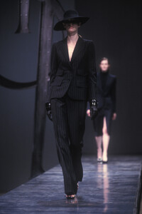 yves_saint_laurent_wf_1999_0.thumb.JPG.09af59c3812d2f39dbb5d955b3cf1178.JPG