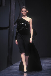 yves_saint_laurent_wf_1999_11.thumb.JPG.2513b411eee4f9daf17bc6eb22b7ee7d.JPG