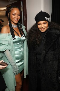 00-rihanna-janet-together2.thumb.jpg.7be6e27a333ed633e9831e01bca40f44.jpg