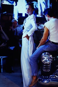 1047905950_john-galliano-ss-1995(10).thumb.jpg.dae6d51328673190e872228030c776c9.jpg