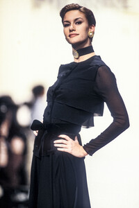 1114254946_PierreBalmain1993WomenRTW41.thumb.jpg.cf69a470fd3d25aced2e9a9dc66f24a0.jpg