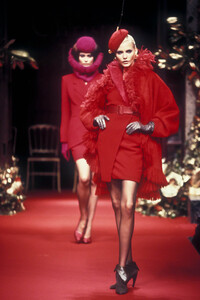 1158119657_ChristianDior1994HauteCouture84.thumb.jpg.0b69affd75f0aa87d4bd9999fb035c59.jpg