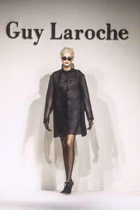 1180491739_GuyLaroche1994HauteCouture57.thumb.jpg.4aae28fbf2a72f75a1e2bb31188f5833.jpg