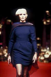 1268022739_ChristianDior1994HauteCouture127.thumb.jpg.647aaed21864dd93af0e5a5ee9323bb2.jpg