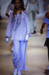 1272351065_karl-lagerfeld-ss-1993(4).thumb.jpg.76d1f12ad57c6ee51b1aad6bcf803be6.jpg