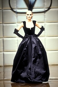 1368187744_Valentino1995HauteCouture138.thumb.jpg.6d3a14d5c8ad992af077dc7530940000.jpg