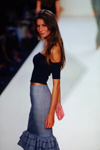 1539193367_gisele-runway-mix(14).thumb.jpg.43f874e767092cabe0db0ac3fa1f87eb.jpg