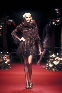 1612844455_ChristianDior1994HauteCouture15.thumb.jpg.3ac3e6e62798f3a6db93bf0aa212b80e.jpg