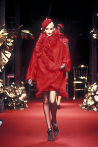 1613906651_ChristianDior1994HauteCouture82.thumb.jpg.e847a00a6bedca50dd7761056b4775b1.jpg