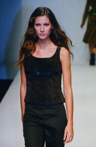 1618044390_gisele-runway-mix(4).thumb.jpg.7a0170e5fefc9f4a9929ff3688a1634f.jpg