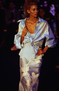 1766934345_john-galliano-ss-1996(5).thumb.jpg.2183ad7d702a18eb09d3c3088f104862.jpg