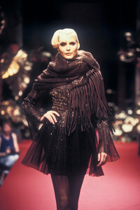 1811965246_ChristianDior1994HauteCouture16.thumb.jpg.9699cc570914b5d27e2c48a28ee98aec.jpg