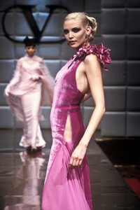 1867061306_Valentino1995HauteCouture147(1).thumb.jpg.fccf361d288b41225c28f1c6d7f29153.jpg