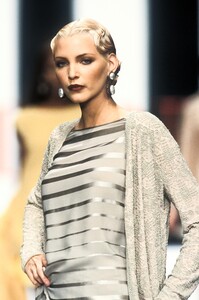 1986139883_Valentino1994WomenRTW18.thumb.jpg.506f52b8deadf21a01d07f89f13ba4f4.jpg