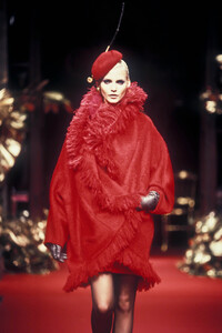 1987108593_ChristianDior1994HauteCouture83.thumb.jpg.c39872265d420f1bff268455e19e7e3e.jpg