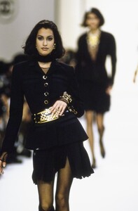 2043721724_yasmeen-ghauri(7).thumb.jpg.eaeac9f5103055e9c57c9eebbfd8798e.jpg