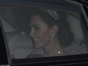 22119584-7781543-The_Duchess_of_Cambridge_paired_sparkling_silver_drop_earrings_a-a-7_1576144310262.jpg