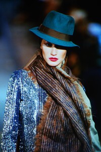 300508083_gisele-runway-mix(9).thumb.jpg.feaa59d5d28b3e0ef6ff9772ad2f92e8.jpg
