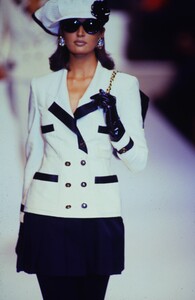 436153545_chanel-ss-1991(5).thumb.jpg.8de7854a391732c2685107b2c6377465.jpg