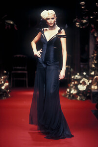 438327303_ChristianDior1994HauteCouture115.thumb.jpg.c65cc822946d49ad32b360e95e10bcac.jpg