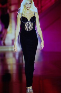 593437538_versace-hc-fw-1994(14).thumb.jpg.9f73e4518423484f86ff1844f3d077ee.jpg