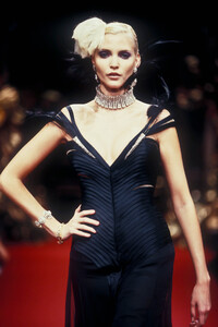 60550738_ChristianDior1994HauteCouture113.thumb.jpg.c1cdd3fd1569c45bc5d265149952993c.jpg