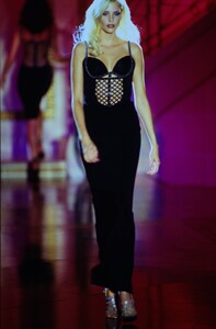 771924307_versace-hc-fw-1994(1).thumb.jpg.4150991d5ec71ca98dfa84c45adf7b64.jpg